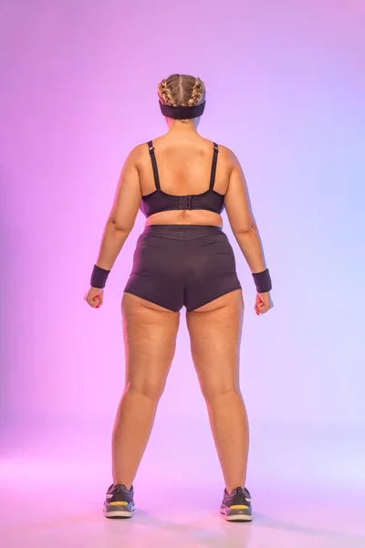 Size Dame Mit Übergewicht Sportbekleidung Auf Rosa Hintergrund Fat Bodypositive — Stockfoto