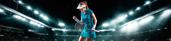 Tennisspieler Mit Schläger Sportlerin Vor Großem Arena Hintergrund — Stockfoto