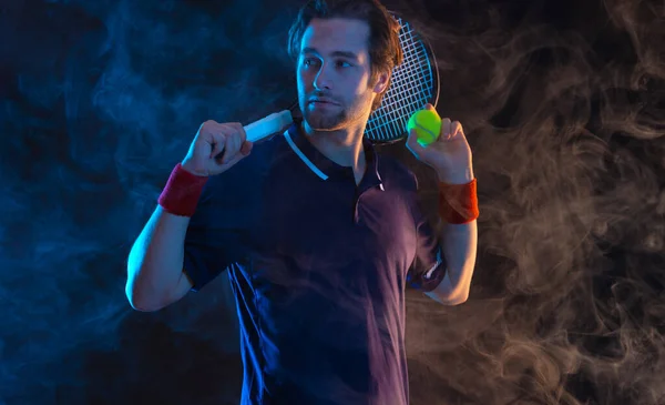 Jugador Tenis Con Raqueta Descarga Una Foto Jugador Tenis Resplandor — Foto de Stock