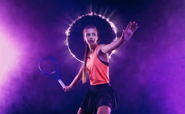 Παίκτης Τένις Όμορφη Κοπέλα Έφηβος Και Αθλητής Ρακέτα Ροζ Αθλητικά — Φωτογραφία Αρχείου