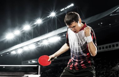 Masa tenisçisi. Tenis raketi paketleme tasarımı için masa tenisi oyuncusunun fotoğrafını indir. Tenis topu kalıbı için görüntü. Masa tenisi.