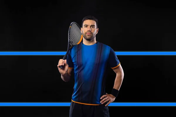 Squash Hráč Squashovém Hřišti Raketou Muž Atlet Raketou Hřišti Neonovými — Stock fotografie