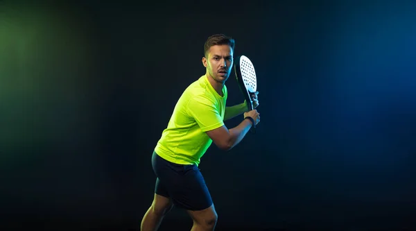 Padel Tennisspelare Med Racket Man Idrottsman Med Racket Domstol Med — Stockfoto