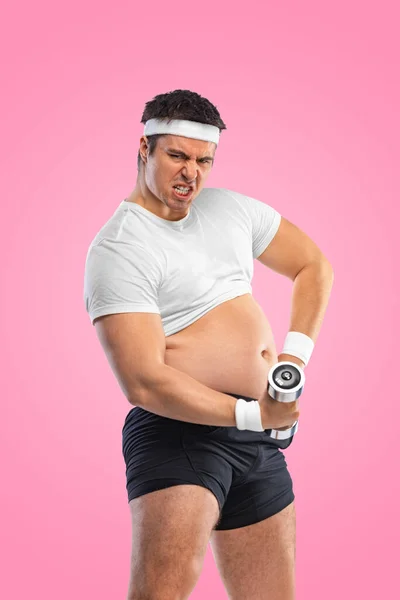 一个非常胖的男人用奶油把自己榨干了 肥胖和饮食失调 社交网络中营养学和健身广告的概念 — 图库照片
