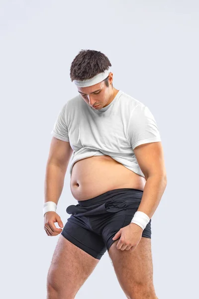 뚱뚱한 남자는 크림과 자신을 비만과 식습관 네트워크에서 피트니스 광고에 — 스톡 사진