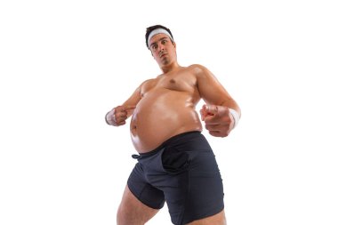 Çok şişman bir adam kendini kremayla doyurur. Obezite ve yeme bozukluğu. Sosyal ağlarda diyet ve fitness reklamları kavramı