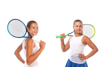 Tenis oyuncusu. Sitenin başlık tasarımı için web pankartı. Fotokopi alanı olan spor reklamları için şablon. Tenis tanıtımı için fotoğrafa metin ekle.