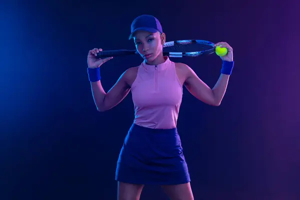 Tenista Raketou Dívka Teenager Atlet Raketou Hřišti Neonovými Barvami Sportovní — Stock fotografie