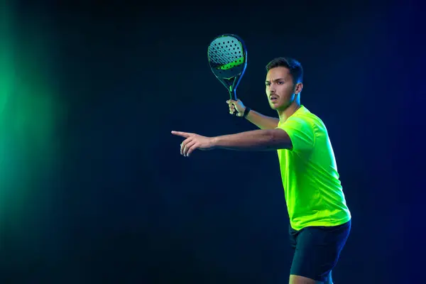 Padel Tennisspeler Met Racket Man Atleet Met Racket Het Veld Stockfoto