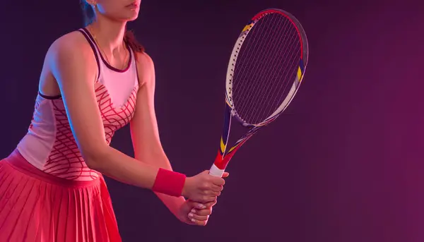Tennisspelare Med Racket Flicka Tonåring Idrottsman Med Racket Domstol Med Royaltyfria Stockbilder