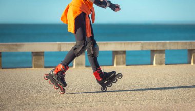 roller buz pateni kız inline paten üzerinde paten Parkı.