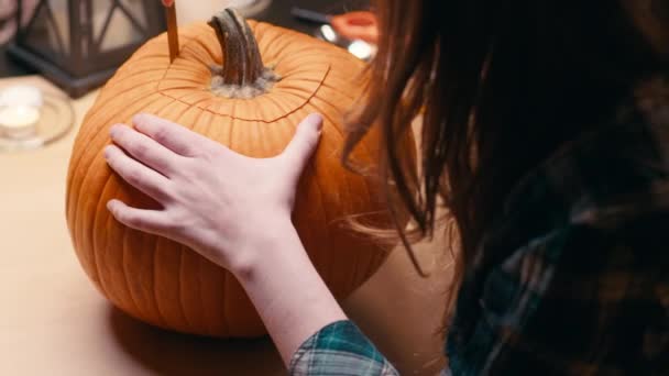 Preparing Pumpkin Halloween Taking Out Lid Seeds Woman Sitting Carving — ストック動画