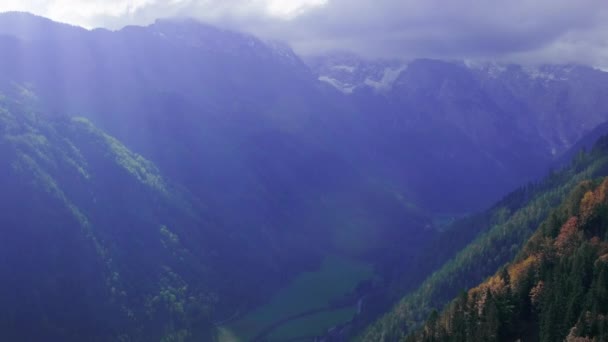 Raios Solares Logar Valley Vista Sobre Nublado Vale Montanha Outubro — Vídeo de Stock