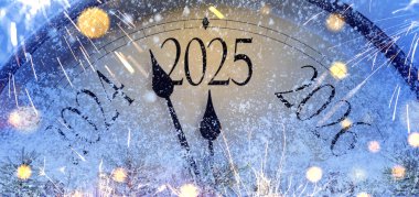 Gece yarısına geri sayım başladı. Noel veya Yeni Yıl 2025 'ten önceki son dakikaları sayma tarzı saat