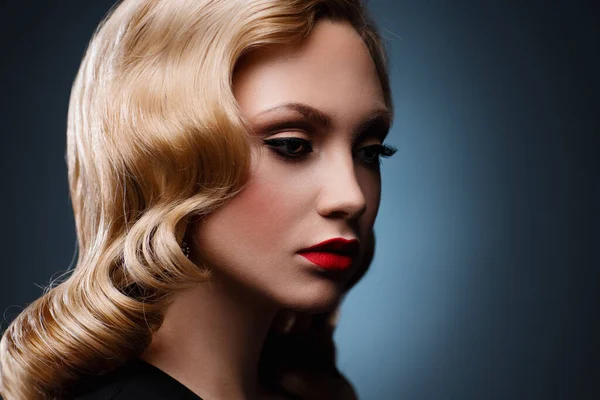 Junge Elegante Blonde Frau Modeporträt Mit Make — Stockfoto