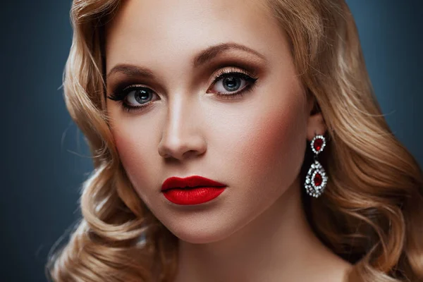 Junge Elegante Blonde Frau Modeporträt Mit Make — Stockfoto