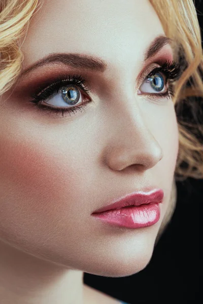 Młody Elegancki Blondynka Moda Portret Makijażem — Zdjęcie stockowe