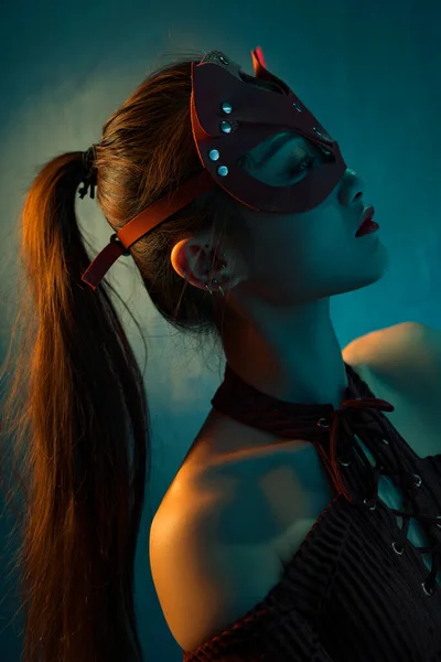 Jovem Mulher Asiática Retrato Estilo Bdsm Máscara — Fotografia de Stock