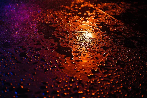 Superficie Húmeda Abstracta Con Luces Rojas Azules —  Fotos de Stock