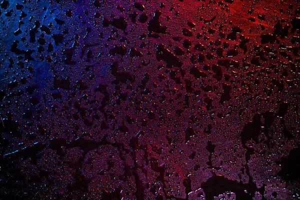 Abstracte Natte Ondergrond Met Rode Blauwe Lichten — Stockfoto