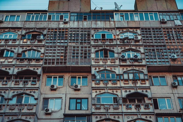 Edifício Apartamentos Antigos Bishkek Quirguistão — Fotografia de Stock