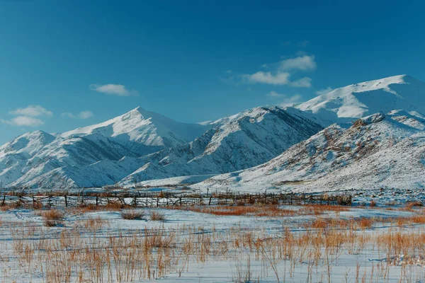Montañas Invierno Kirguistán Paisaje — Foto de Stock