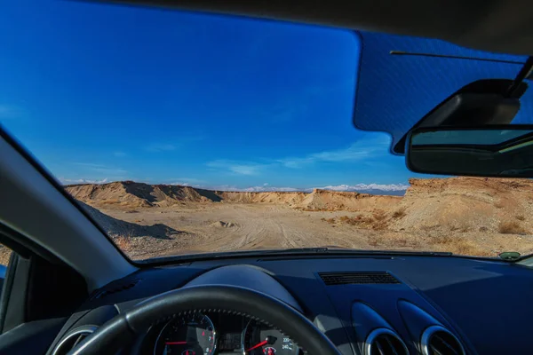 Blick Auf Die Berge Vom Fahrersitz Weitwinkel Reisekonzept — Stockfoto