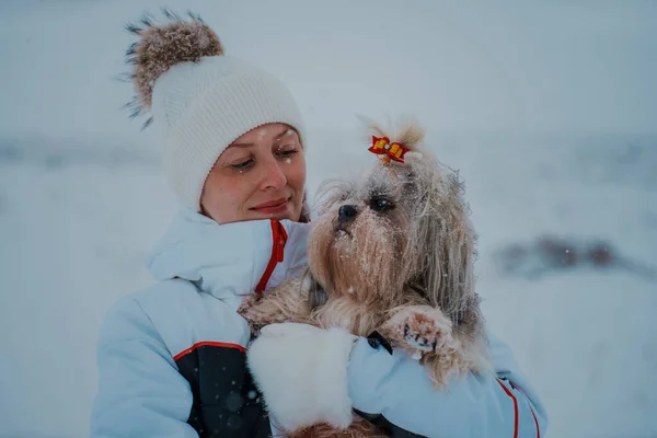 Young Woman Tourist Dog Winter — Stock Photo, Image
