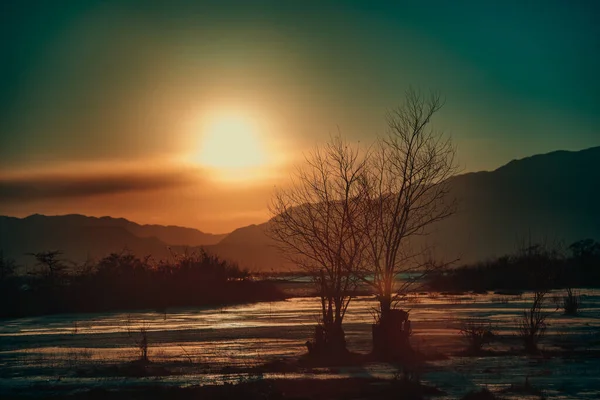 Zugefrorener See Bei Winterwetter Sonnenuntergang Kirgisistan Issyk Kul — Stockfoto