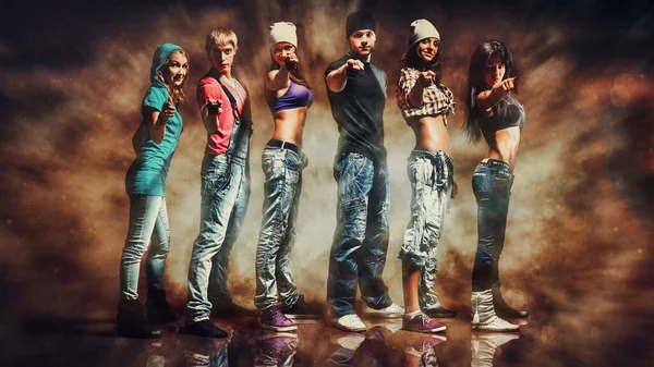 Equipe Dançarina Fundo Dramático Com Explosão — Fotografia de Stock