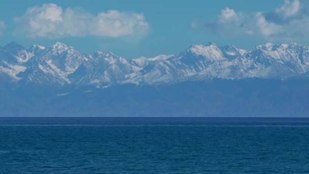 Issyk Kul Jezero Panoramatickým Výhledem Hory Kyrgyzstán — Stock video