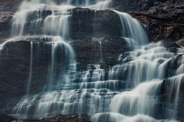Piękny Wodospad Norwegii Zamazany Ruch — Zdjęcie stockowe