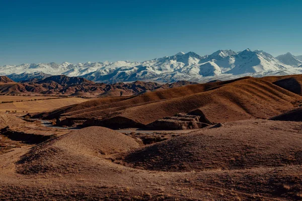 Otoño Montañas Paisaje Con Carretera Kirguistán — Foto de Stock