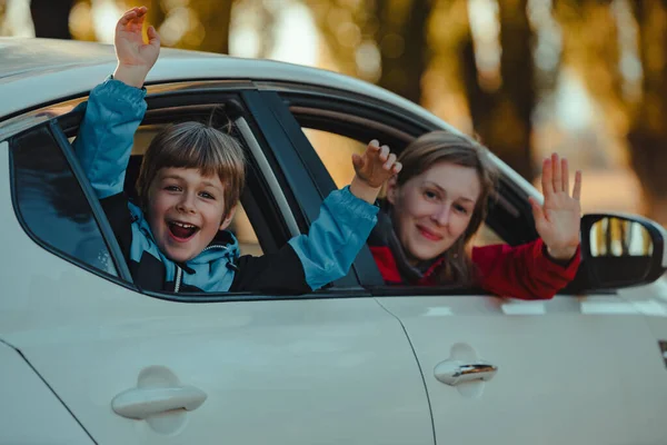 Happy Mother Son Waving Hands Car Window — Stock Photo, Image