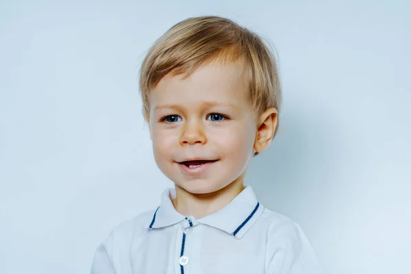 笑顔の二歳児の肖像 — ストック写真