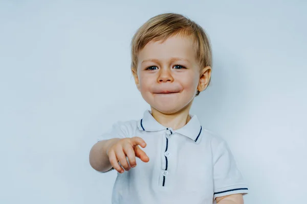 Sorrindo Criança Dois Anos Apontando Para Frente — Fotografia de Stock