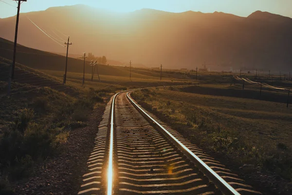 Ferrocarril Las Montañas Cálida Luz Del Atardecer — Foto de Stock