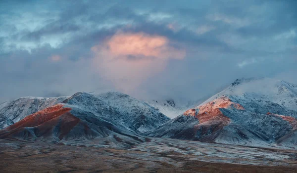 Zimní Krajina Při Západu Slunce Kyrgyzstán — Stock fotografie
