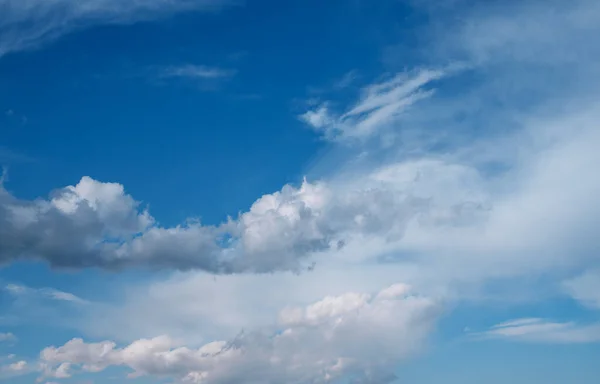 Sommertag Blauer Himmel Hintergrund — Stockfoto