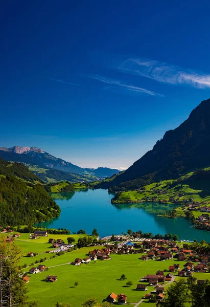 Alpy Létě Horské Krajiny Jezerem — Stock fotografie