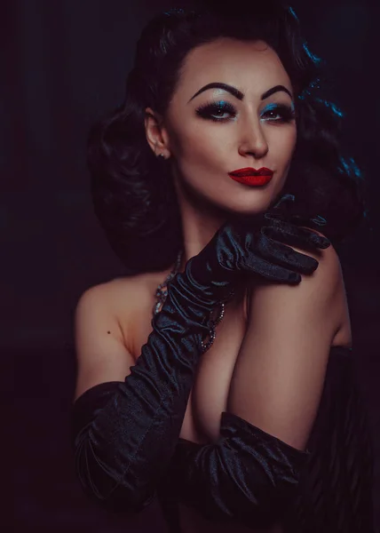 Junge Sexy Kabarettistische Frauenporträt Mit Schwarzen Handschuhen — Stockfoto