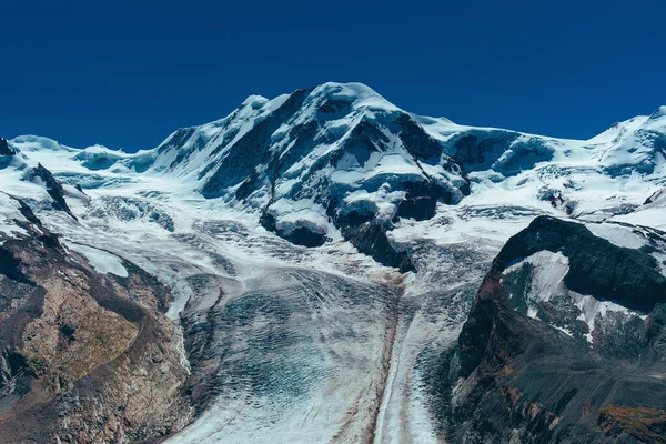 高的阿尔卑斯山冰川与 — 图库照片