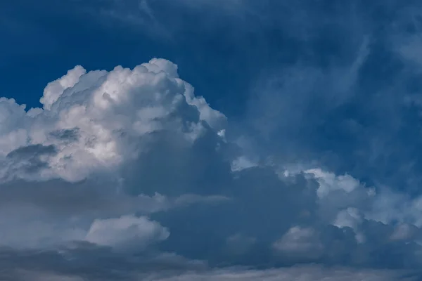 Flauschiger Wolkenhimmel Sommer — Stockfoto