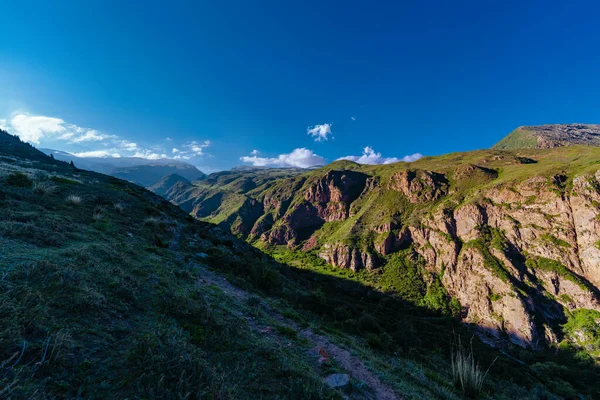 Yazın Resimli Dağ Manzarası Kırgızistan — Stok fotoğraf