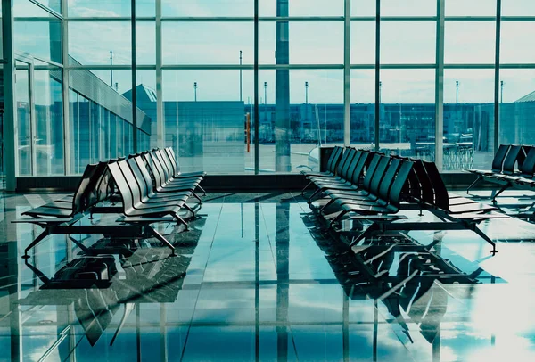 Boş Havaalanı Terminali Salonu Mavi Renk — Stok fotoğraf
