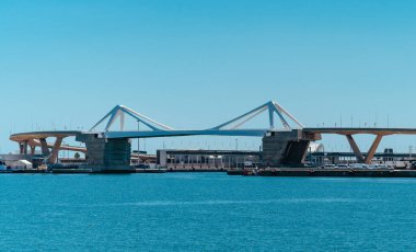 Puente Puerta Europa 'nın taşınabilir köprüsü, Barcelona, İspanya