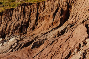 Yağmur nedeniyle heyelan üstüne dağ yamacı