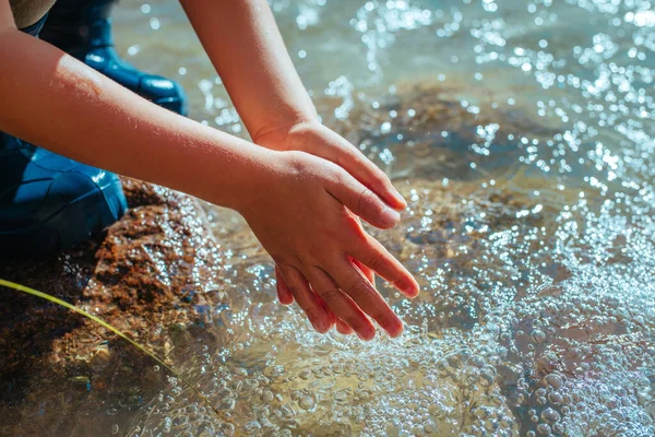 Child Washing His Hands Clear Mountain River — Stock Photo, Image