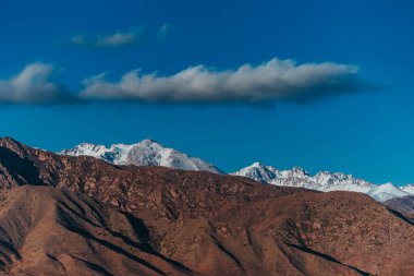 Karlı Dağları ile güzel manzara