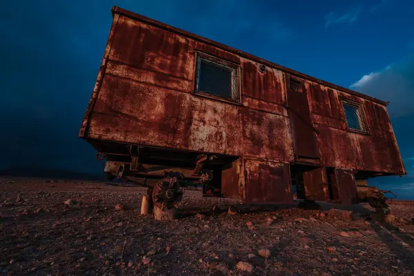 Abandoned Rusty Wagon Field Twilight — Stock Photo, Image